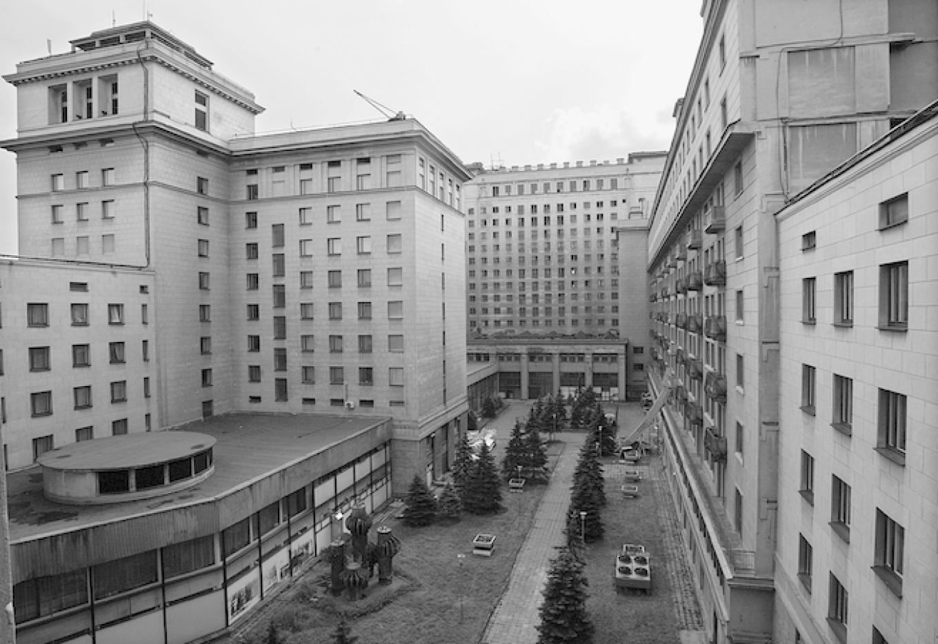 From the Archive: Moskva Hotel's Treasures Up for Grabs