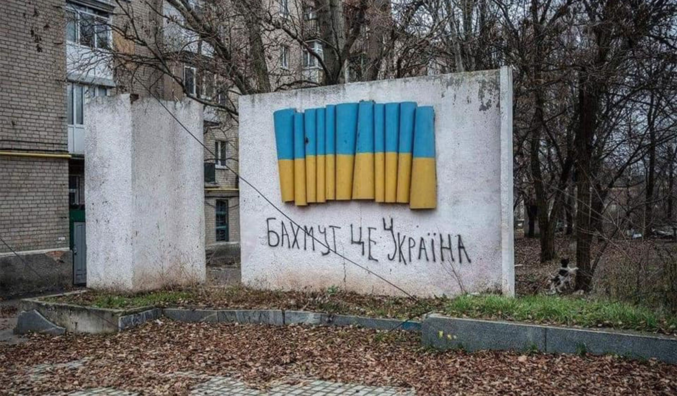 Prasasti "Bakhmut adalah Ukraina".  Staf Umum Angkatan Bersenjata Ukraina