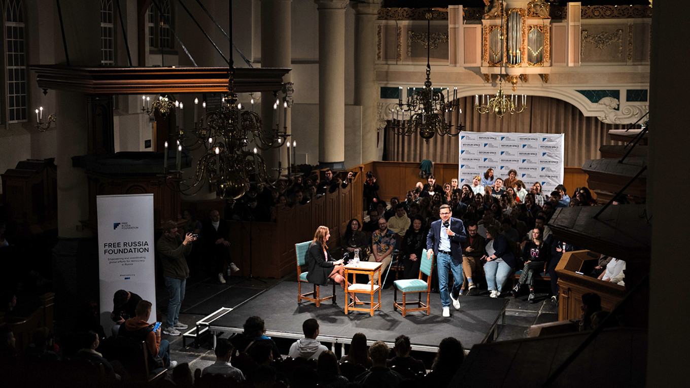 
					Ilya Yashin giving an address at De Waalse Kerk, Amsterdam.					 					Aleksandr Vasiliukha				