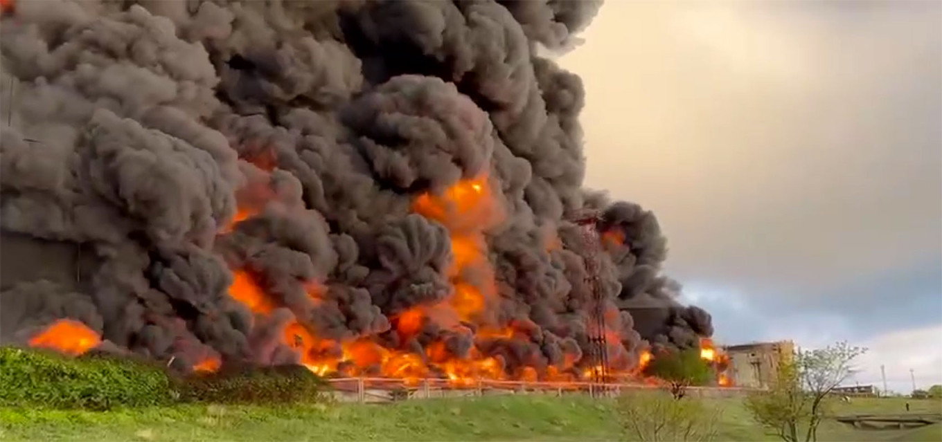 
					A burning oil depot in Sevastopol.					 					Mikhail Razvozhayev / Telegram				