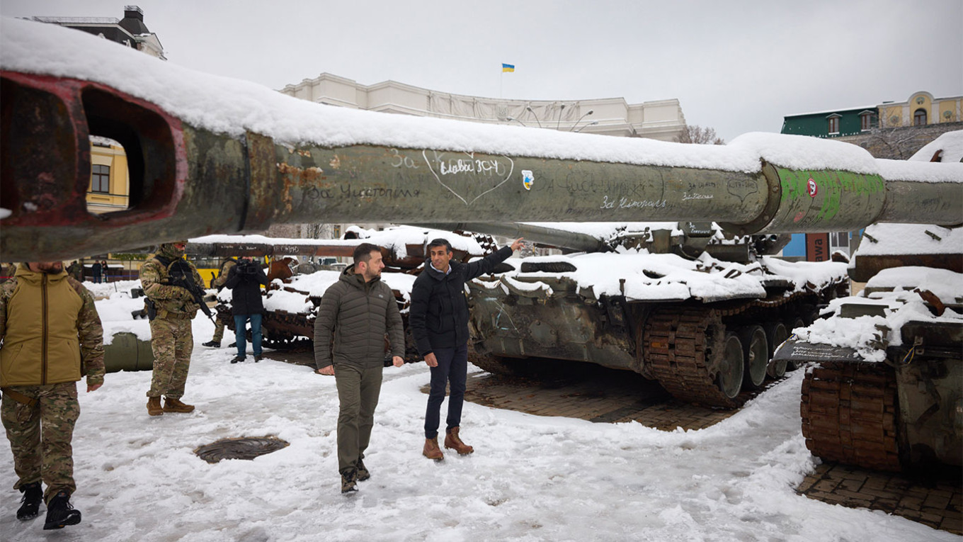 Saat musim dingin mendekat, medan perang Ukraina tidak menunjukkan tanda-tanda pembekuan