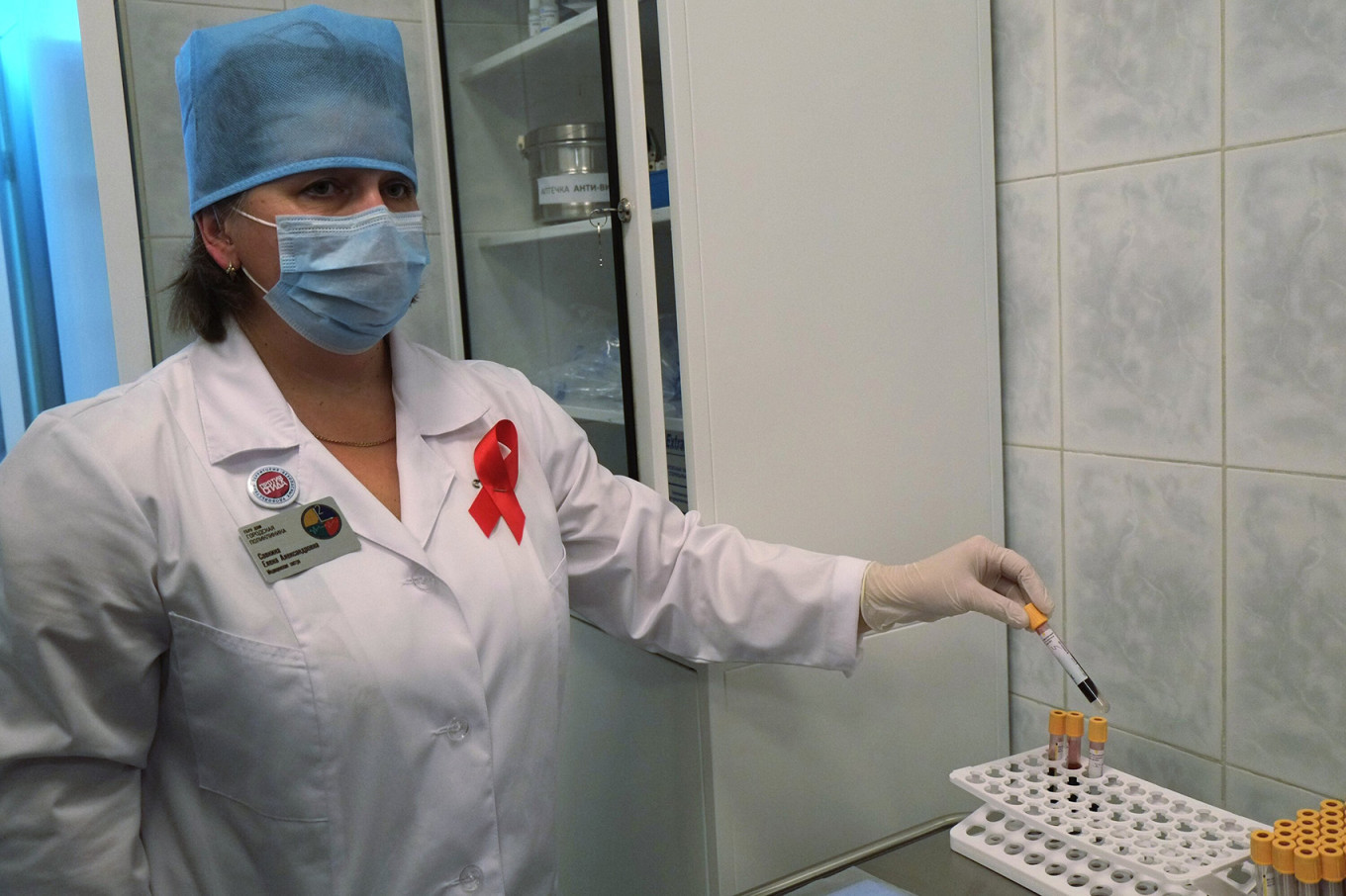 
					HIV Testing at a Clinic in Moscow.					 					Moskva News Agency				