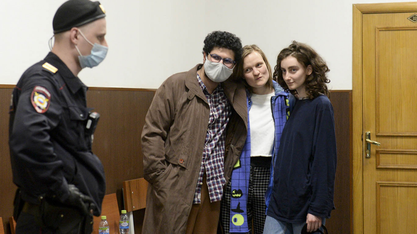 For Russia's Last Remaining Independent Media, April Was the Cruelest Month - Vimarsana News