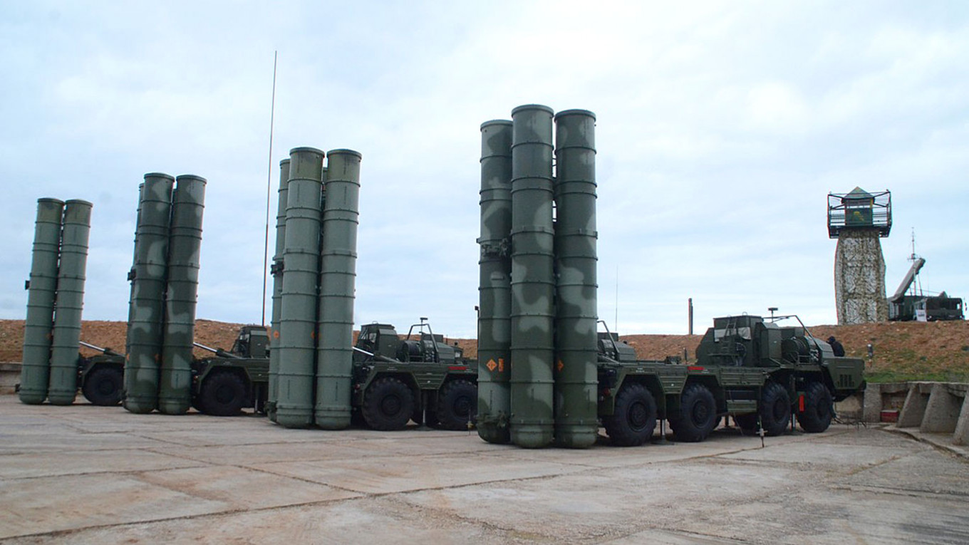 
					S-400 defense systems.					 					mil.ru				