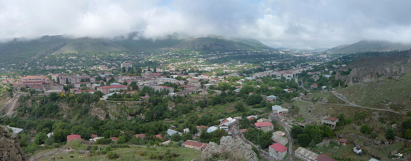  Панорама города Горис, Сюникская область, юг Армении. Ондржей Жвачек (CC PAR 2.5) 