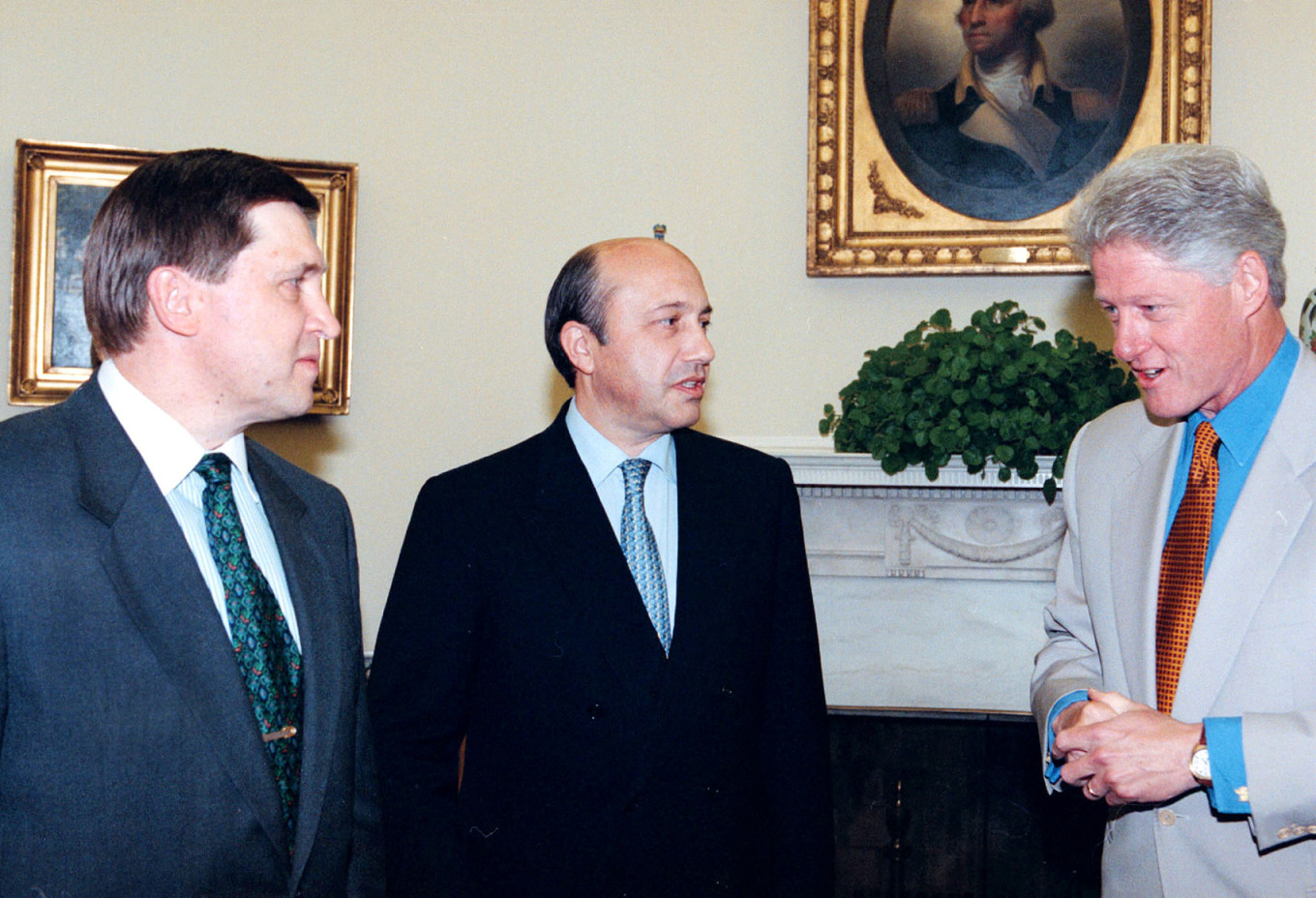 
					From left: Russian Ambassador to the U.S. Yury Ushakov, Russian Foreign Minister Igor Ivanov and U.S. President Bill Clinton at the White House in 1999.					 					Eduard Pesov / TASS				