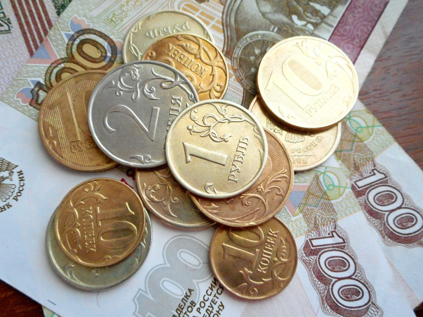 russia-under-sanctions-looks-for-ruble-offshore-market-the-moscow-times