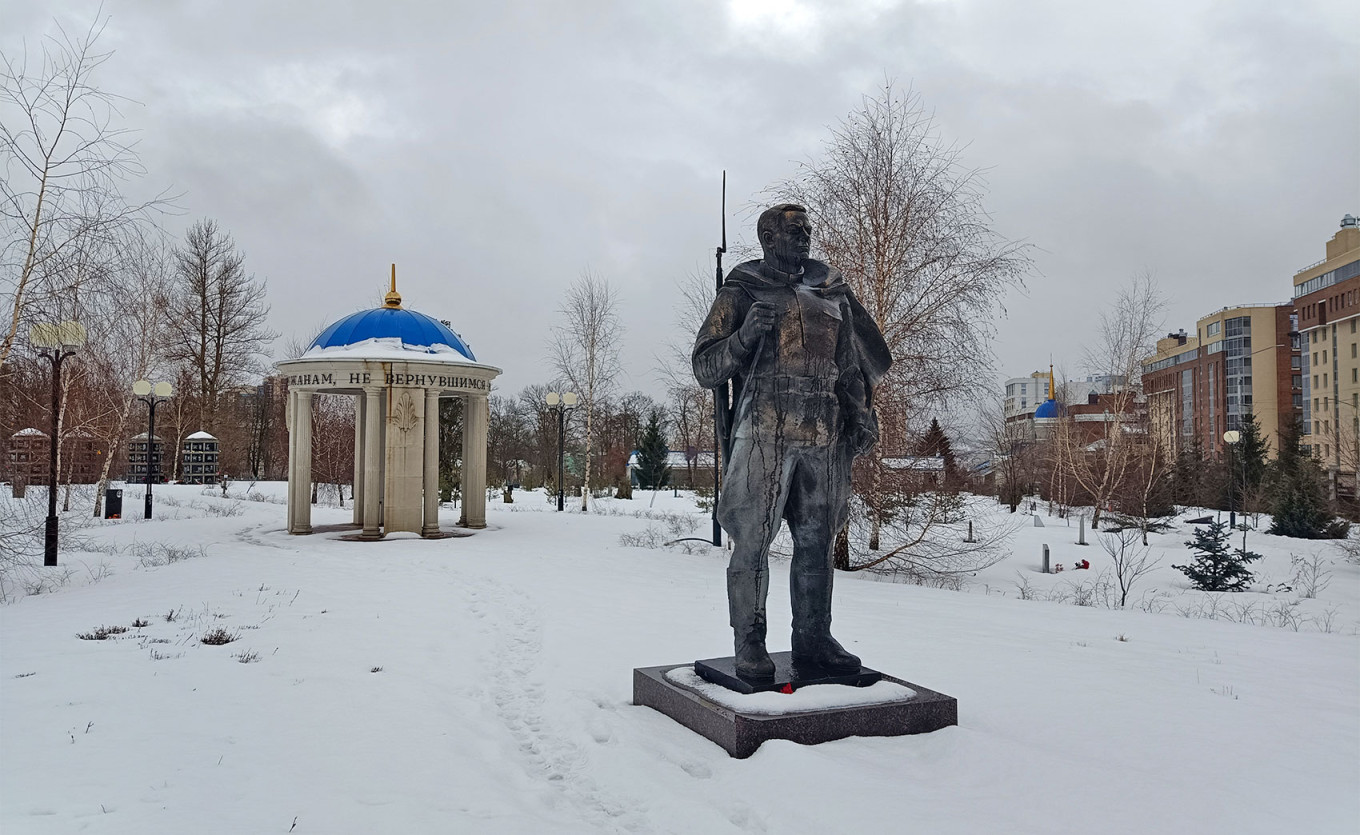 
					A cemetery in Belgorod.					 					Giovanni Pigni				