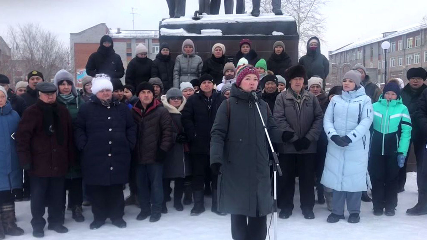 
					Ulan-Ude residents at a protest against the construction of the new prison.					 					arigus.tv				