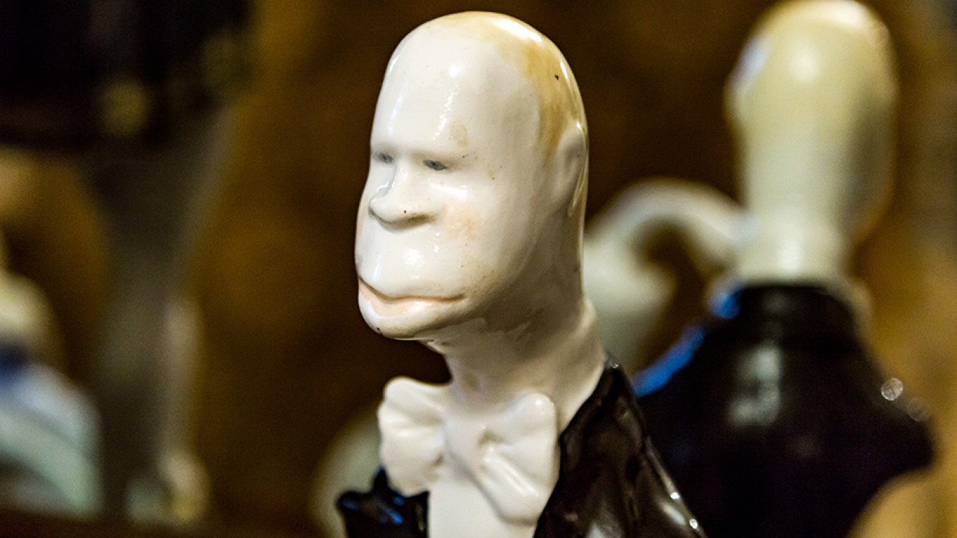 
					A porcelain figurine from Ulanova's collection					 					Viacheslav Vasilev and Marie Lipikhina				