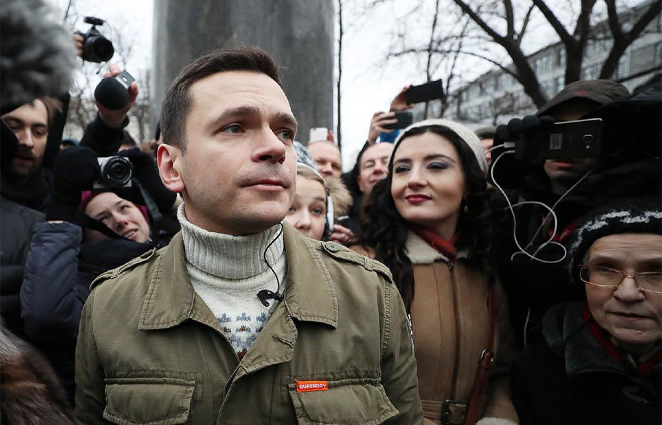 Moscow Police Detain Opposition Politician Ilya Yashin 