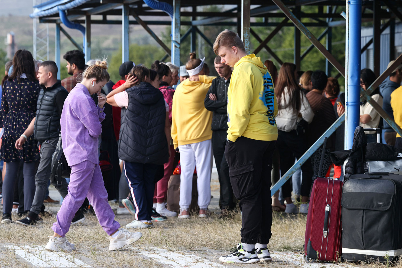 
					People wait for a ferry across the Kerch Strait.					 					Sergei Malgavko / TASS				