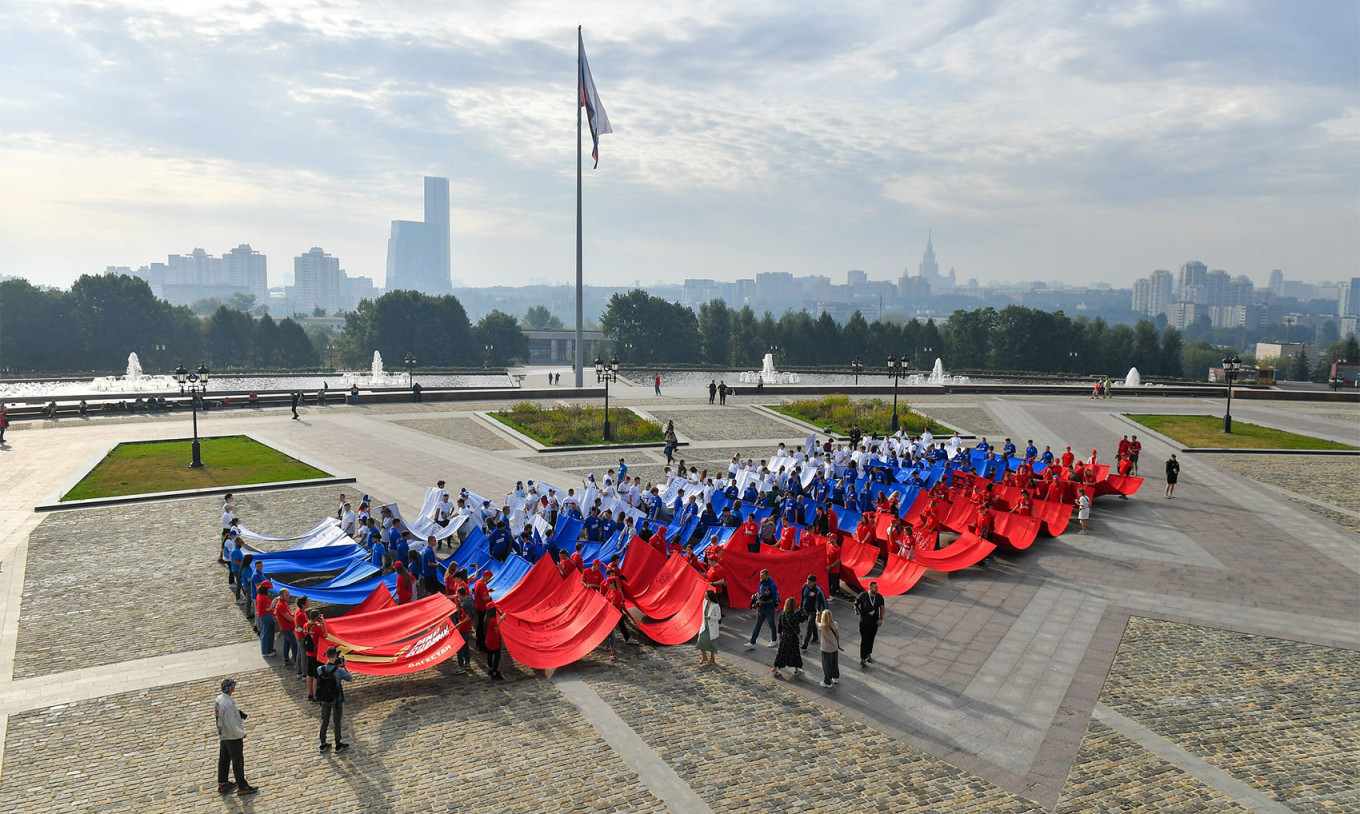 Russia celebrates National Flag Day today