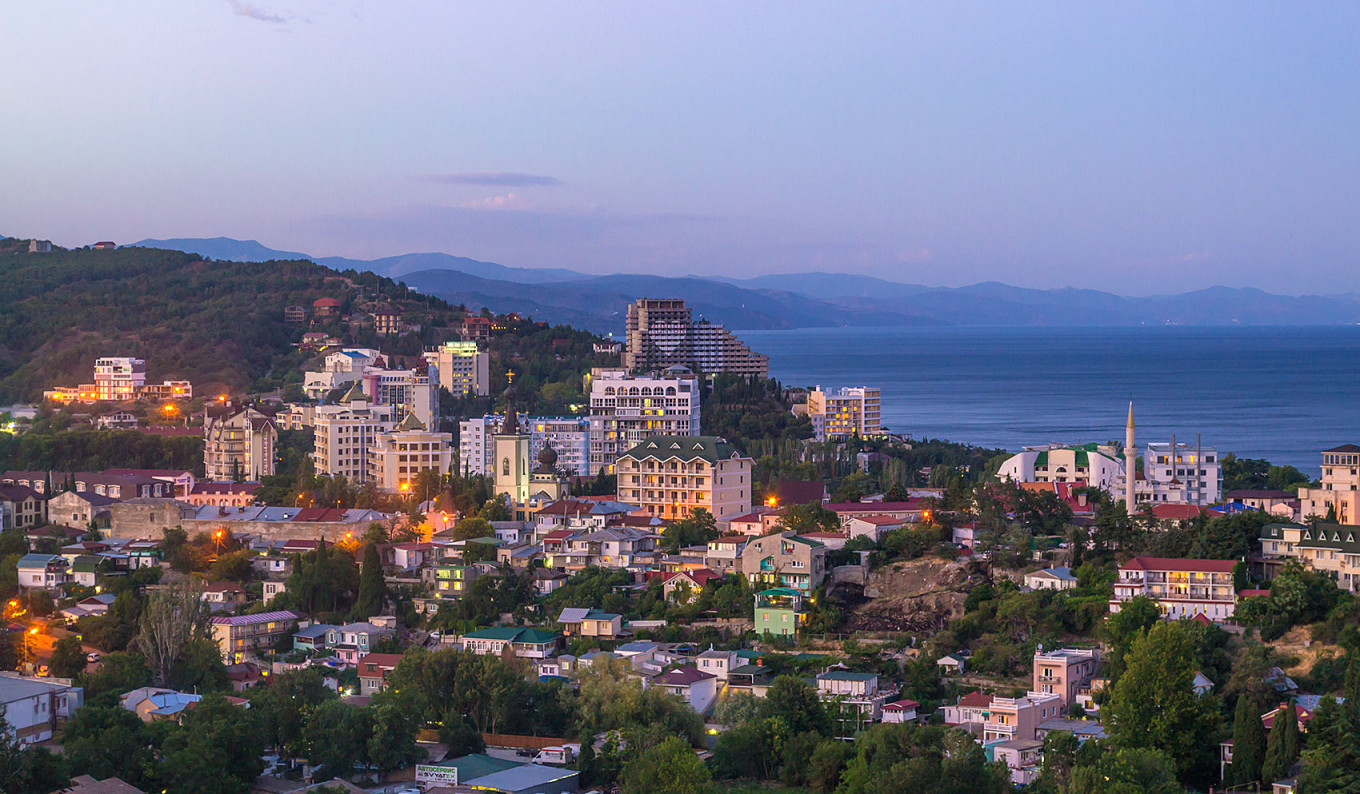 
					Alushta, Crimea.					 					Artyom Trofimov (CC BY-SA 4.0)				