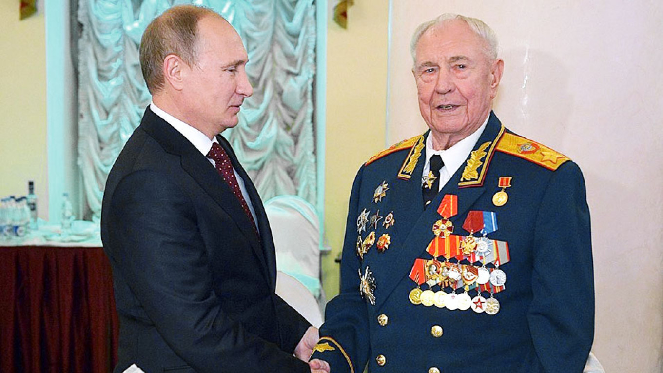 
					Vladimir Putin and Dmitry Yazov					 					Kremlin.ru				