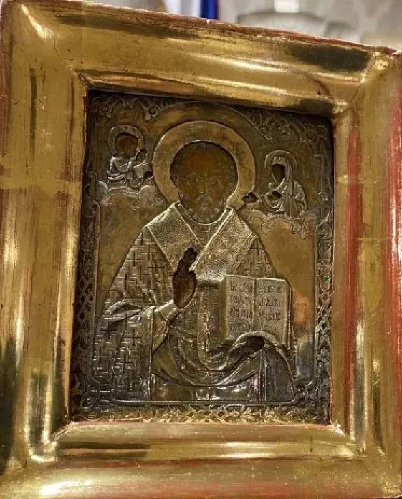 
					Ukraine has demanded an urgent explanation of the gilded icon's origins.					 					Russian Foreign Ministry				