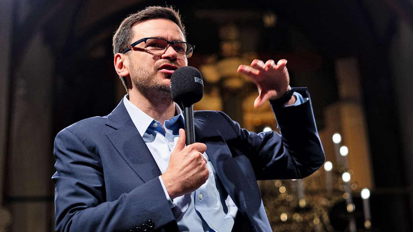 
					Ilya Yashin giving an address at De Waalse Kerk, Amsterdam.					 					Aleksandr Vasiliukha				