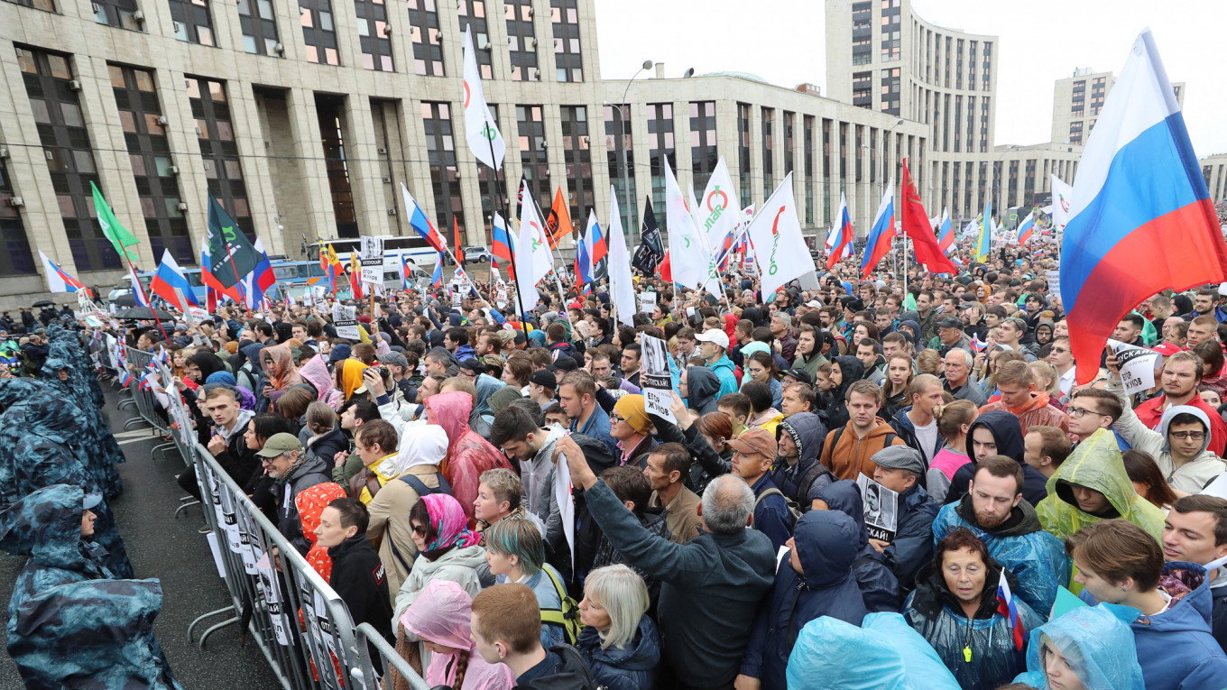 fewer-russians-expect-new-protests-as-pressure-on-opposition