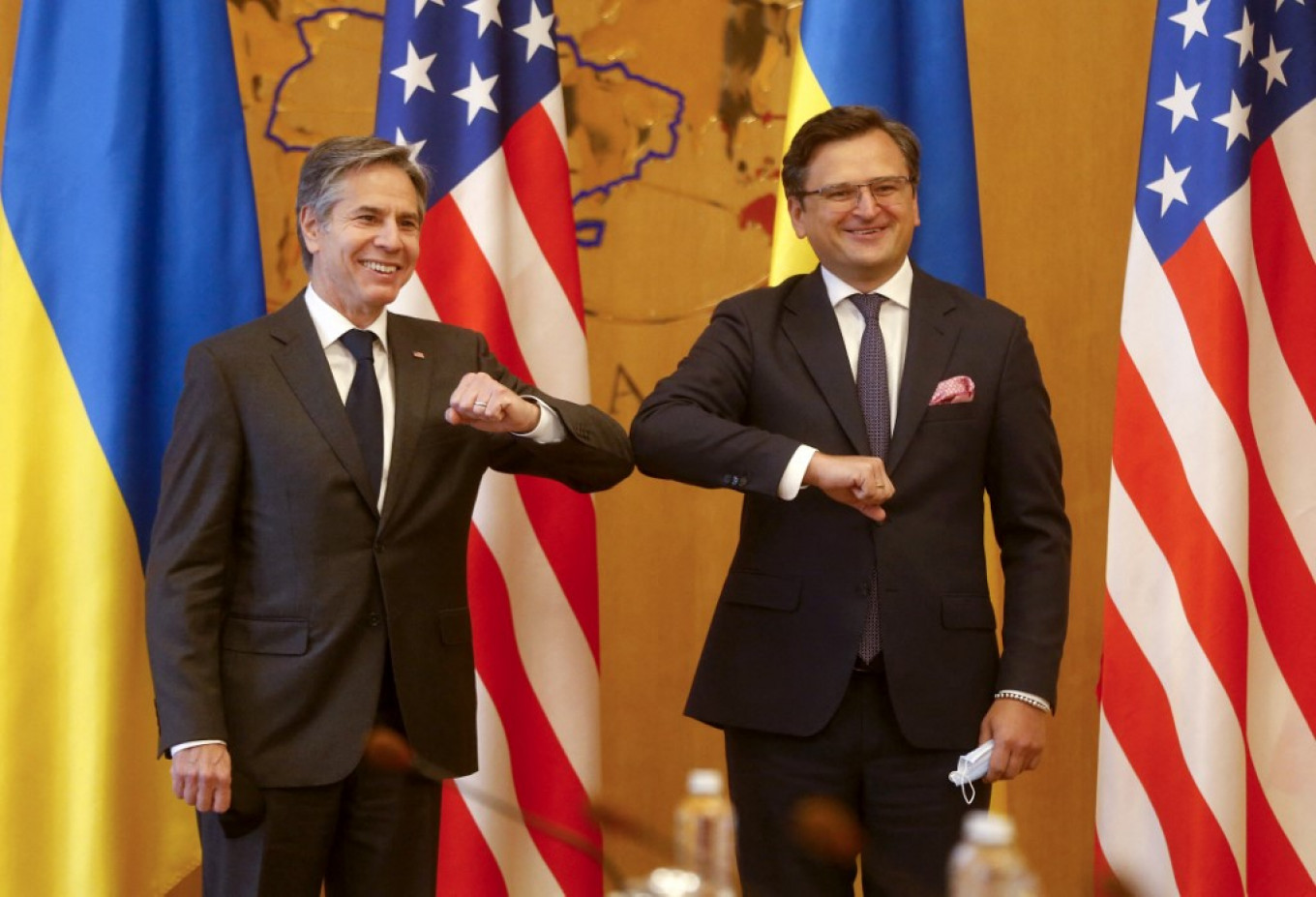 Blinken Presses Russia To Pull Troops On Solidarity Trip To Ukraine ...