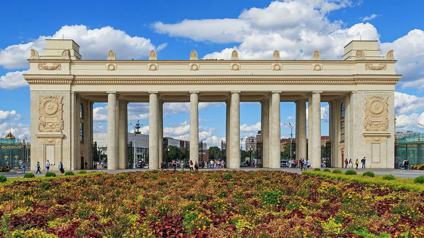 
					Gorky Park’s main entrance					 					Wikimedia Commons 				