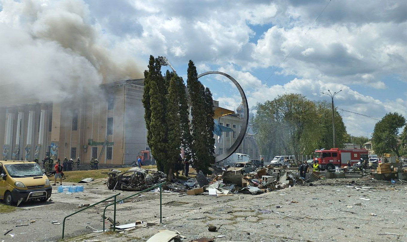 
					The aftermath of a Russian missile strike in the central Ukrainian city of Vinnytsia.					 					State Emergency Service of Ukraine				