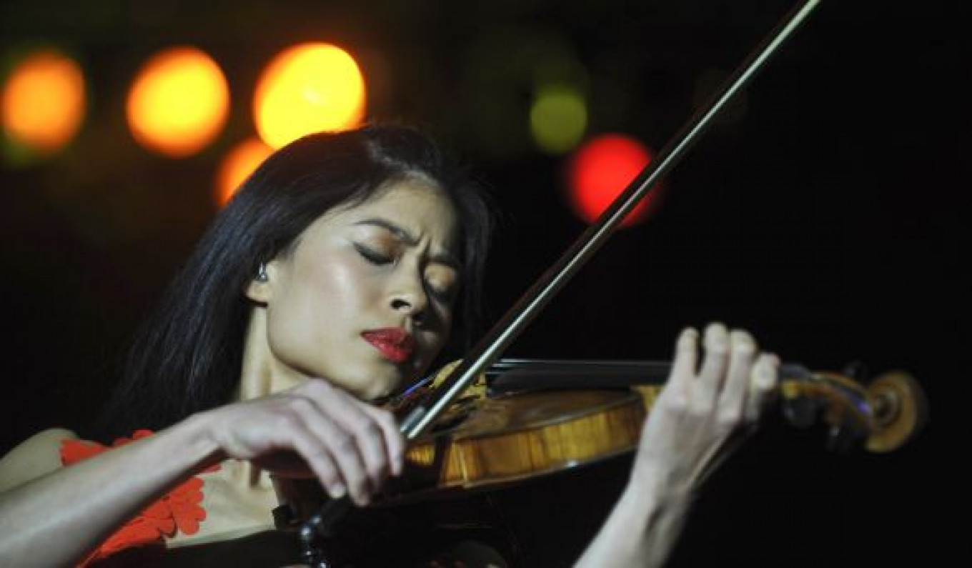 Violinist Vanessa-Mae to Ski at Sochi for Thailand