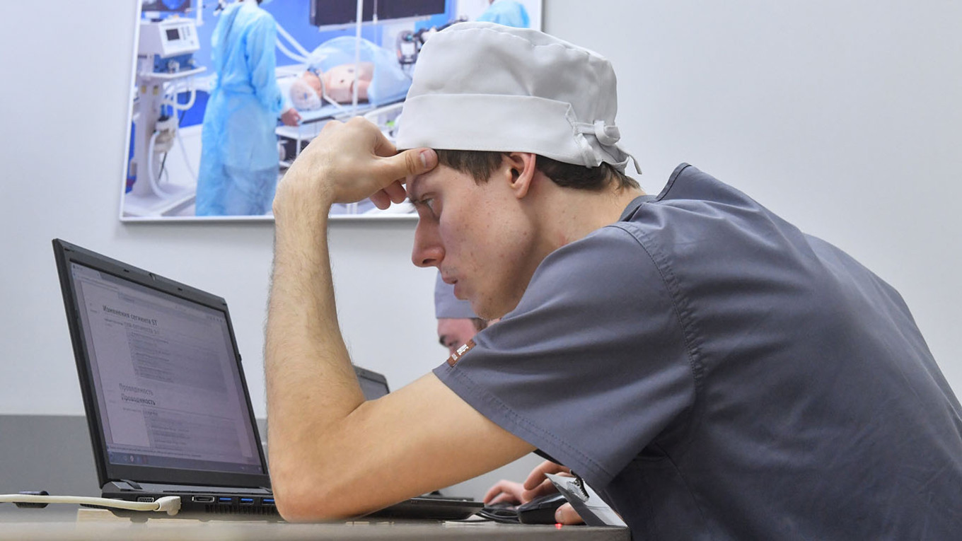 
					Students of the Sechenov Moscow Medical University.					 					Sergei Kiselev / Moskva News Agency				