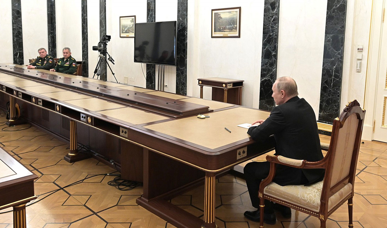 
					President Vladimir Putin with Defense Minister Sergei Shoigu and the Chief of General Staff of the Armed Forces Valery Gerasimov.					 					kremlin.ru				