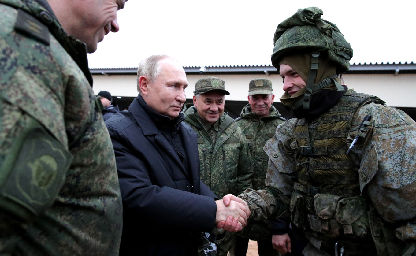  Vladimir Putin and Defense Minister Sergei Shoigu visit a military training ground in the Ryazan region. kremlin.ru 