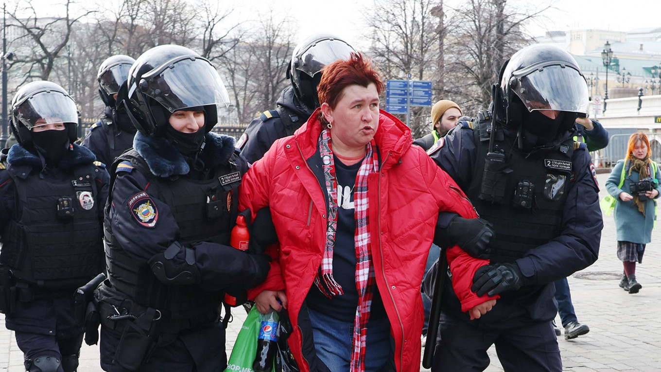 More Than 250 Detained in Ukraine Protests Across Russia - The Moscow Times
