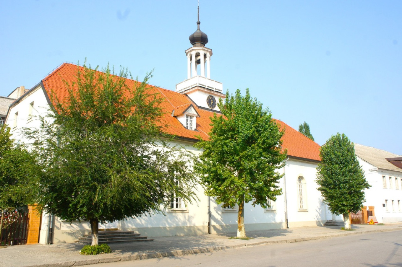 
					The "kirkha," the oldest extant building in Staraya Sarepta.					 					Photo courtesy of authors				