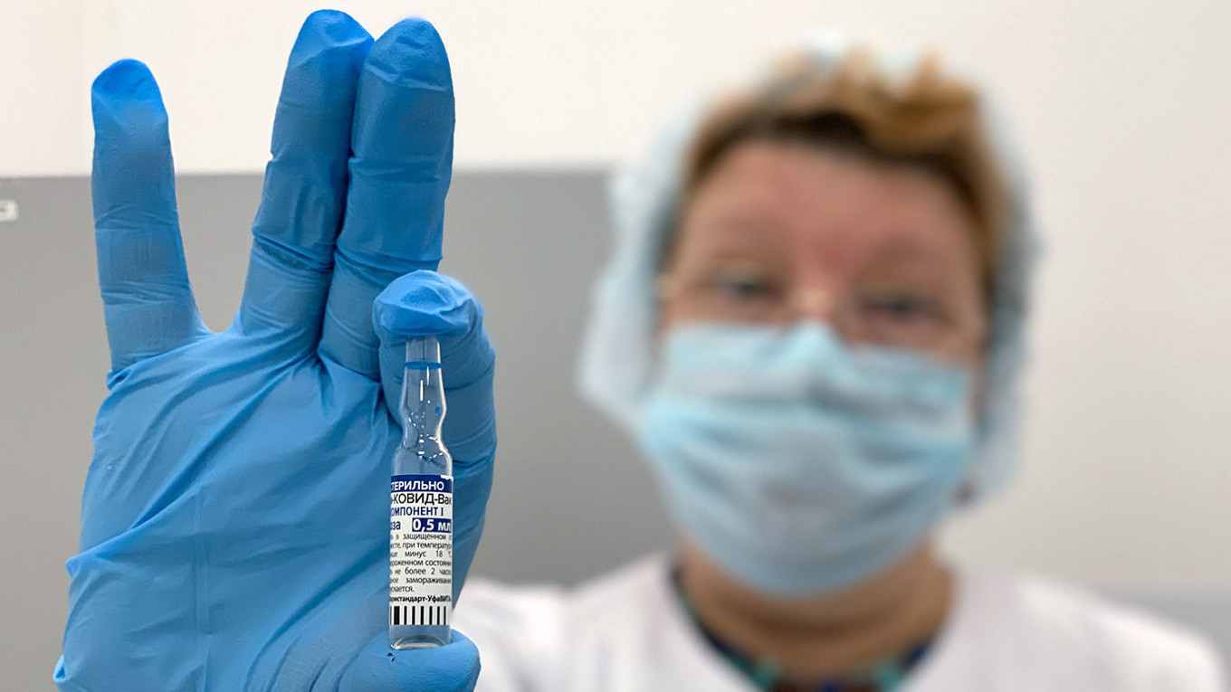As Coronavirus Fatalities Hit A Record High Russia S Vaccination Campaign Falters The Moscow Times