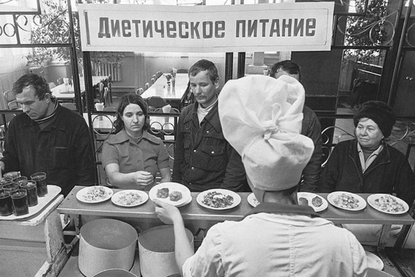 
					Dietary food in a Soviet canteen (photo from the 1970s).					 					Wikimedia Commons				