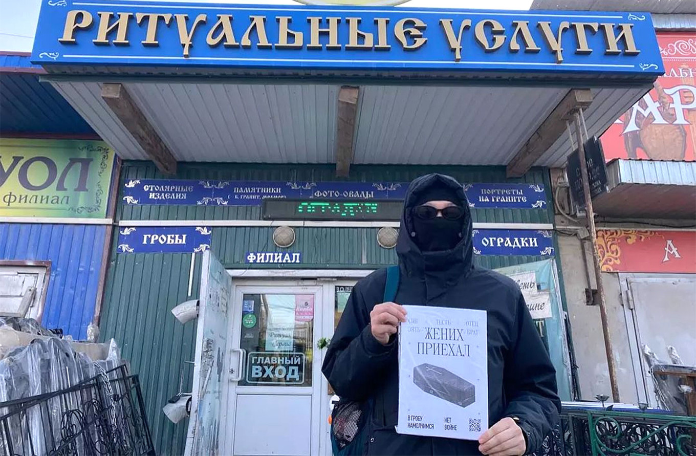 
					Ammosov with a poster reading "The groom has arrived."					 					Aykhal Ammosov / Instagram				