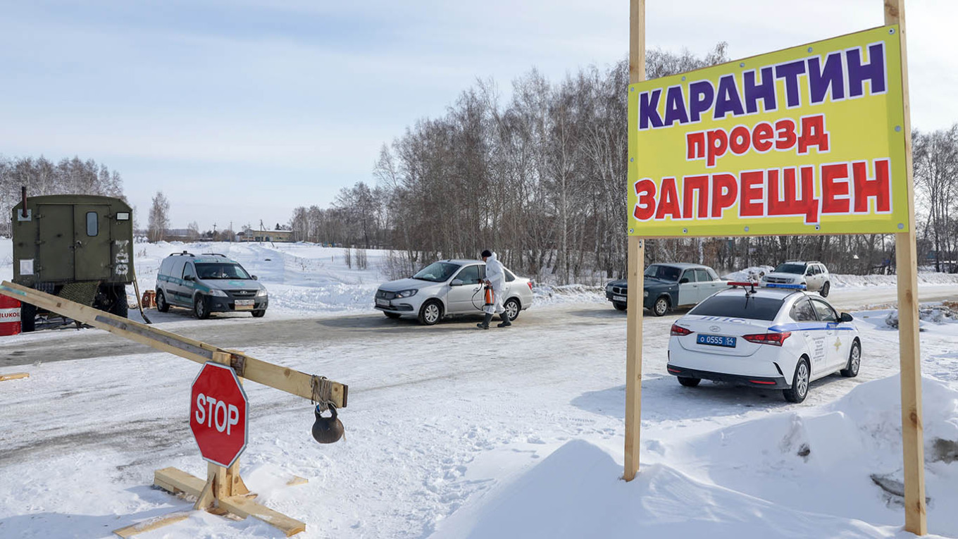 
					A police checkpoint ensures vehicle disinfection at the entrance to the village of Novopichugovo, southwest of Novosibirsk.					 					Kirill Kukhmar / TASS				