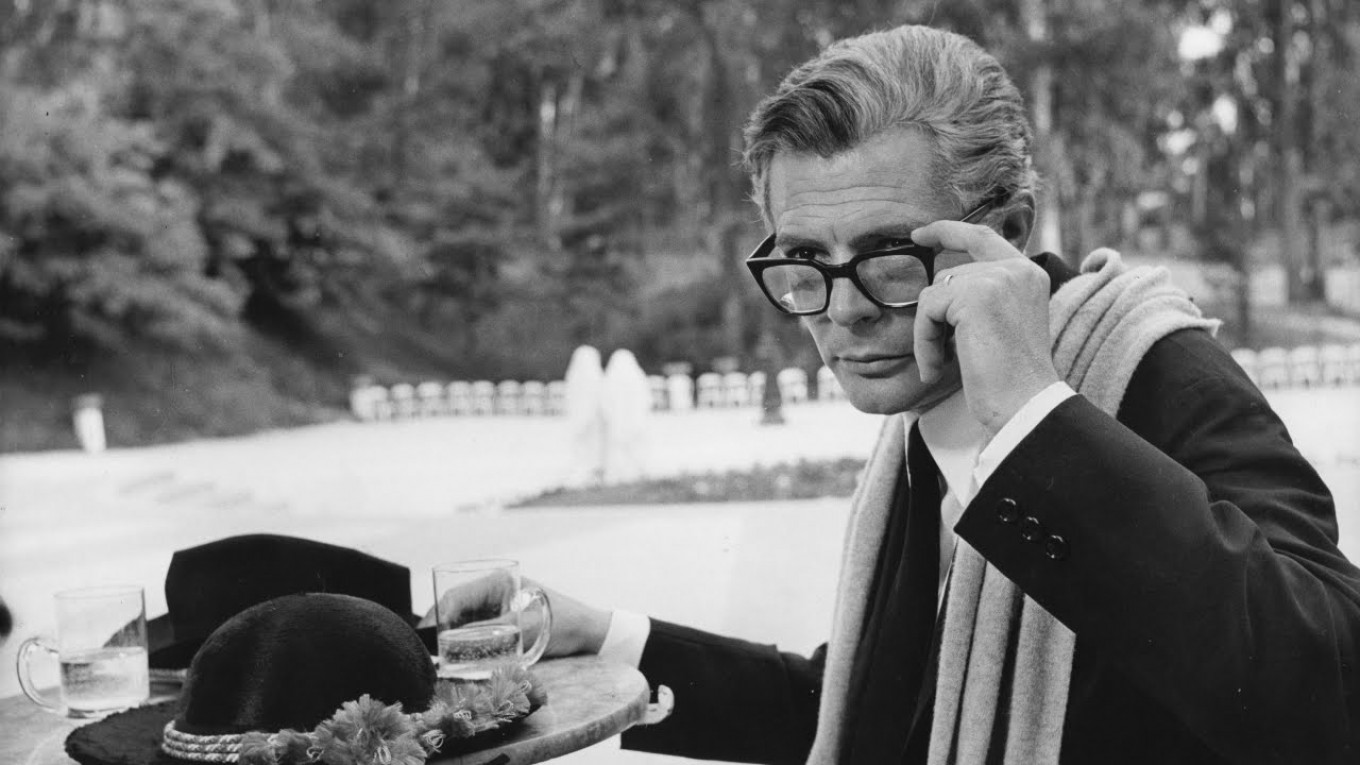 
					Fellini's 1963 comedy drama '8½' is about the struggles of a film director to overcome creative stagnation.					 					YOUTUBE				