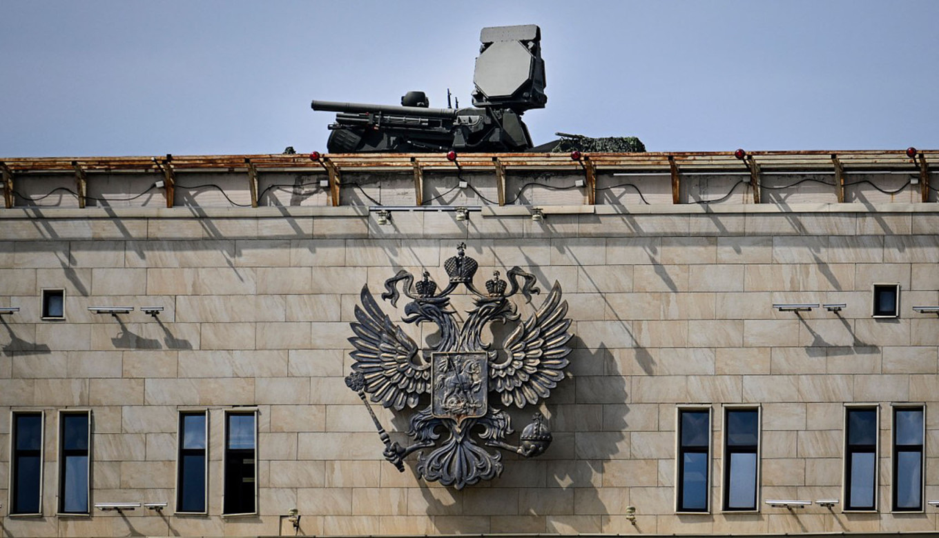 
					The Pantsyr S-1 air defence missile system atop the Russian Defence Ministry headquarters in Moscow.					 					Alexander Nemenov / AFP				
