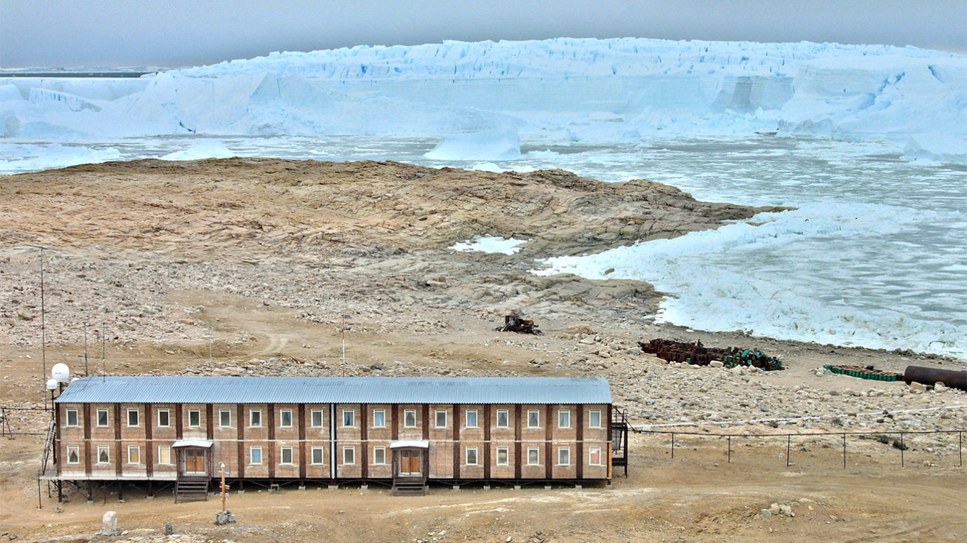 
					Russia's Progress station in East Antarctica.					 					Hannes Grobe / Alfred Wegener Institute (CC BY-SA 2.5)				