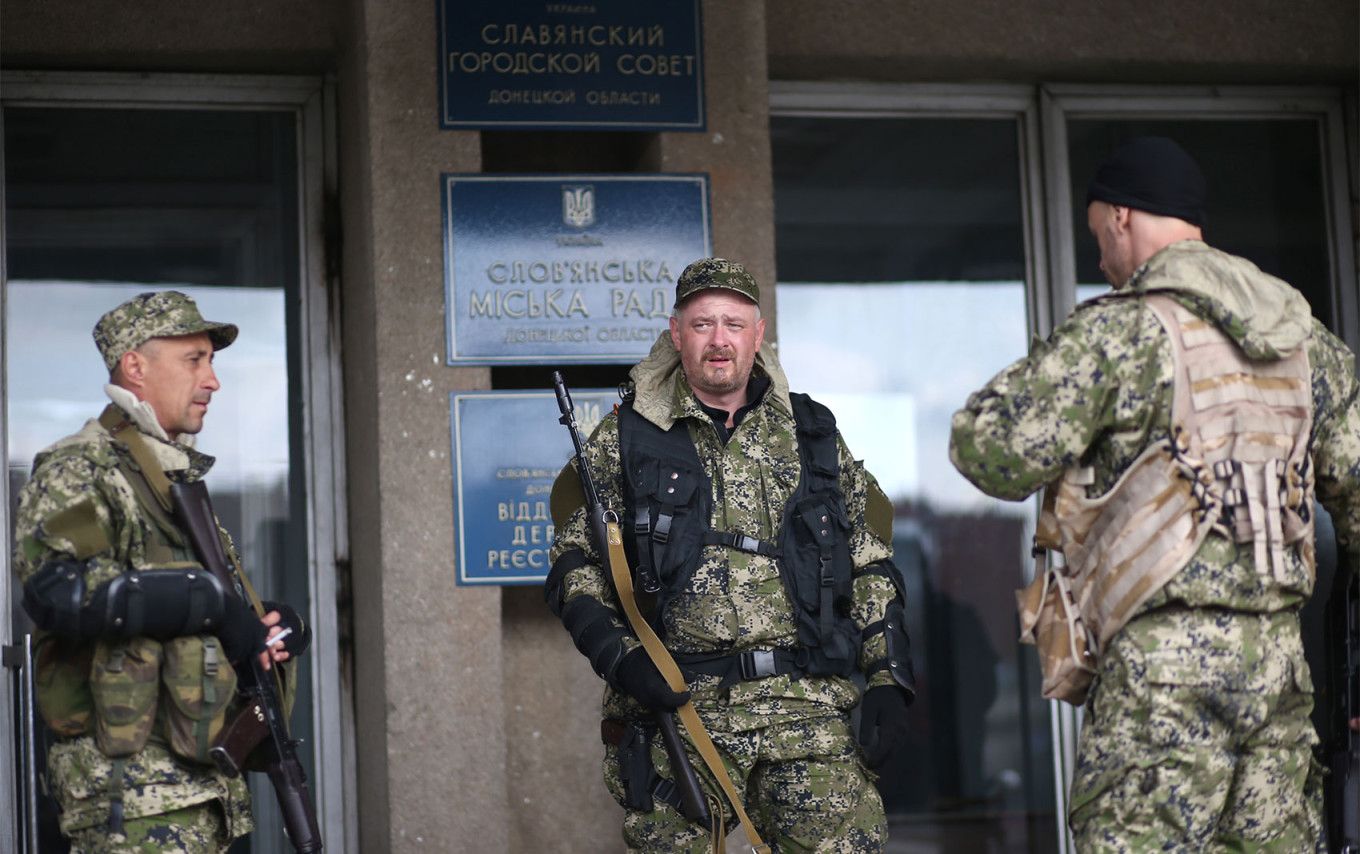 
					Military commander Igor Strelkov's (Girkin's) fighters near the Sloviansk administration building in April 2014.					 					Mikhail Pochuyev / TASS				