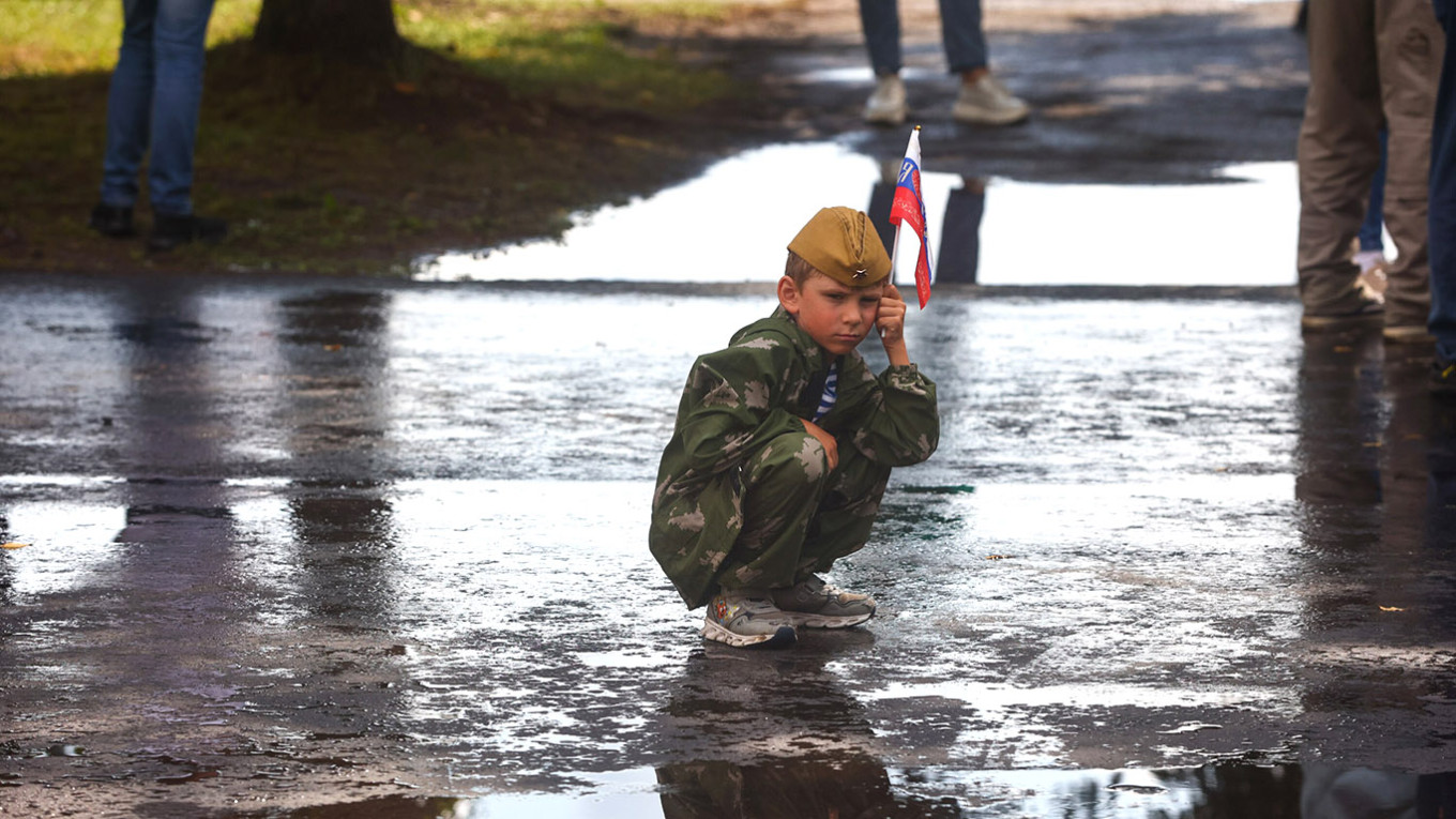 
					А boy with the Russian flag.					 					Yaroslav Chingaev  / Moskva News Agency				