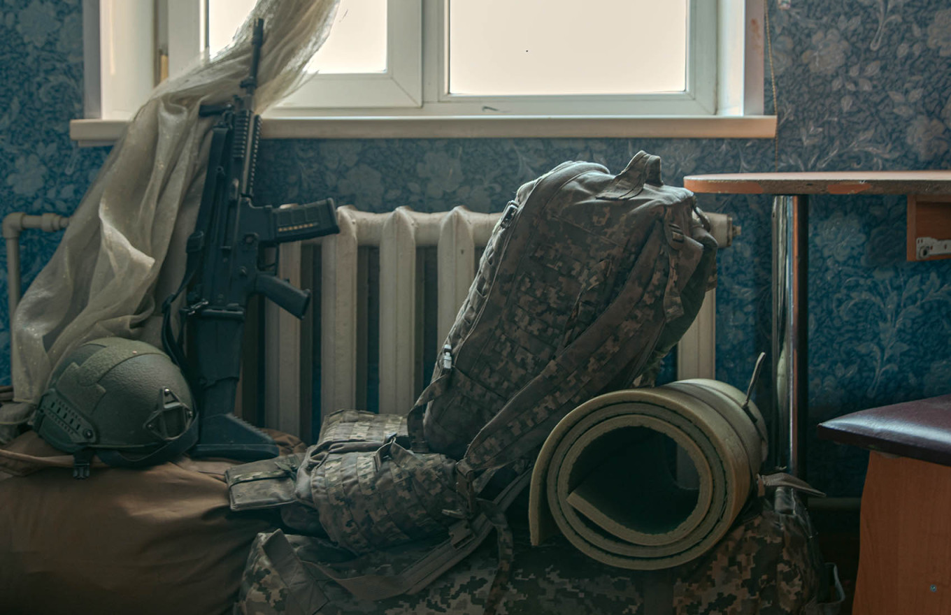 With the recent changes along the front line, numerous Ukrainian troops have been repositioned to patch any breaches in the defensive lines. Louis Lemaire-Sicre / Hans Lucas