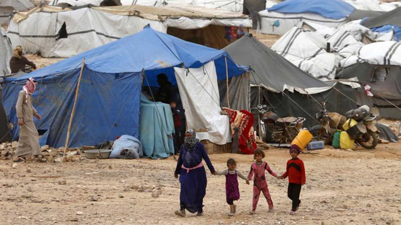 Rebels Say Russia Blocks Food Supply to Syria Refugee Camp - The Moscow ...