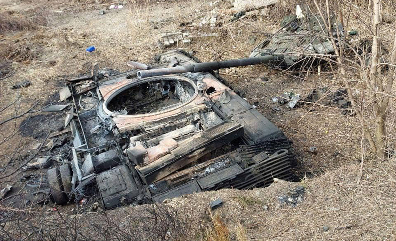 A Russian T-72 tank destroyed by Ukrainian forces in Mariupol.           Mvs.gov.ua (CC BY 4.0)
