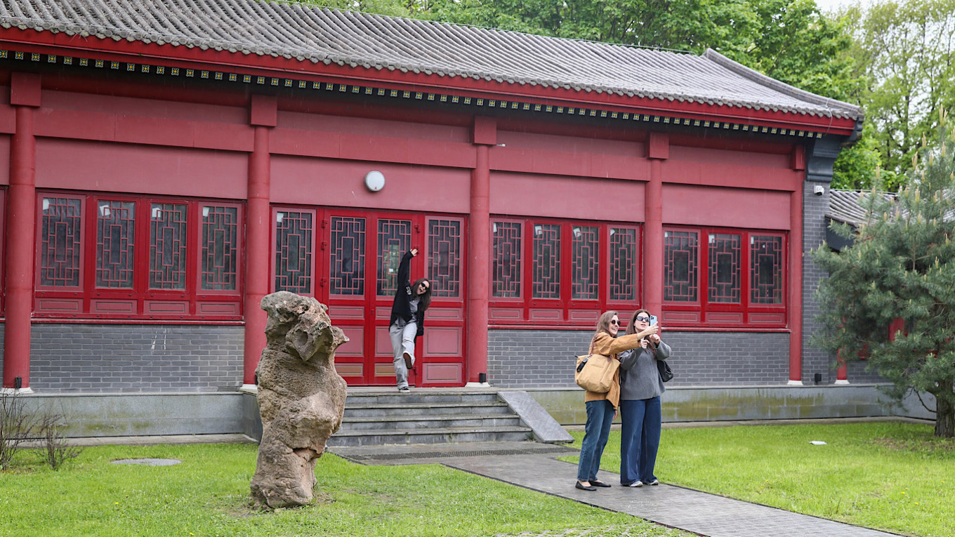 China's Huaming Landscape Park in northeast Moscow Vasily Kuzmichenok / Moskva News Agency