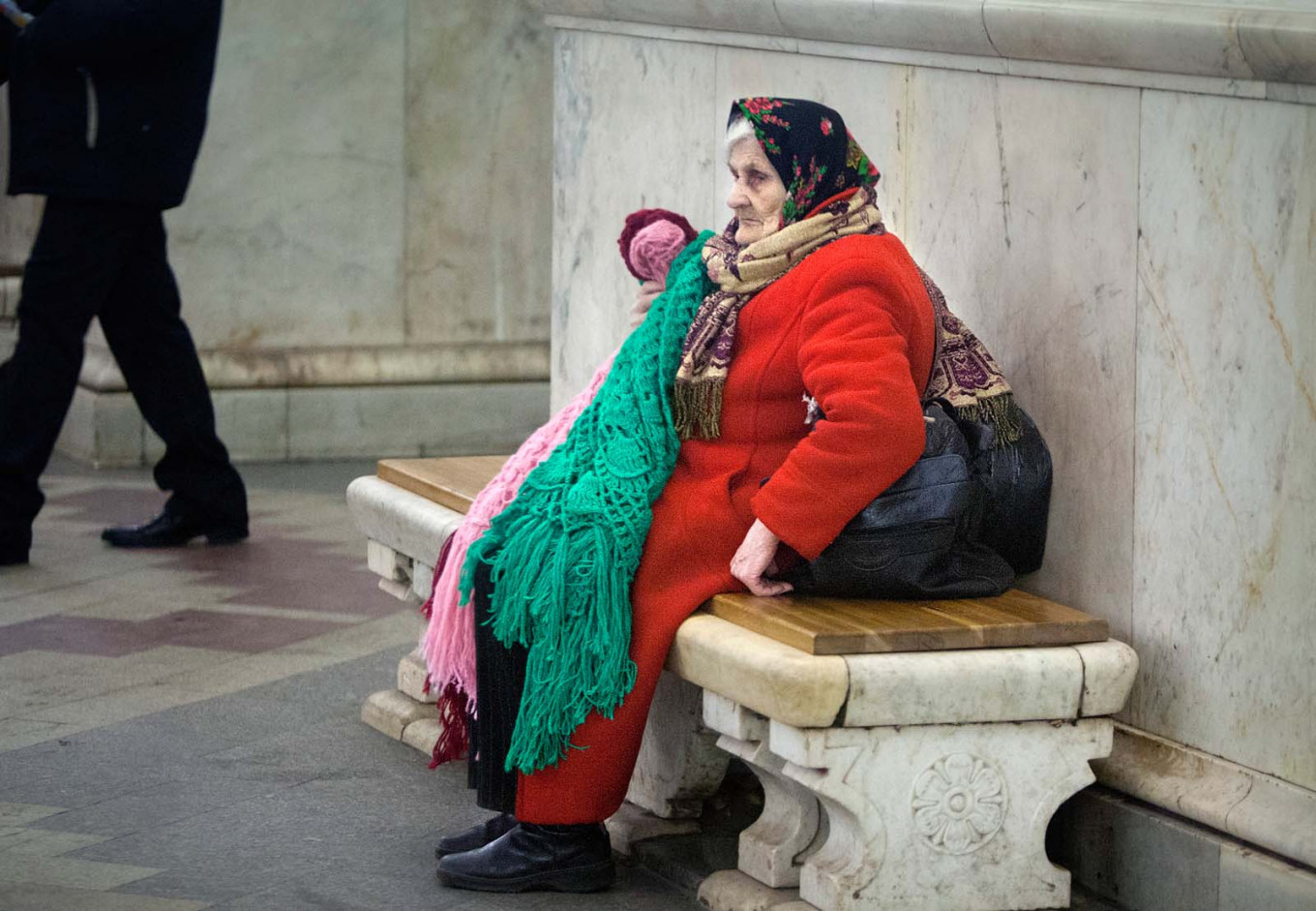 
					At Kievskaya metro station, a woman selling knitted scarves.					 					Vladimir Filonov / MT				