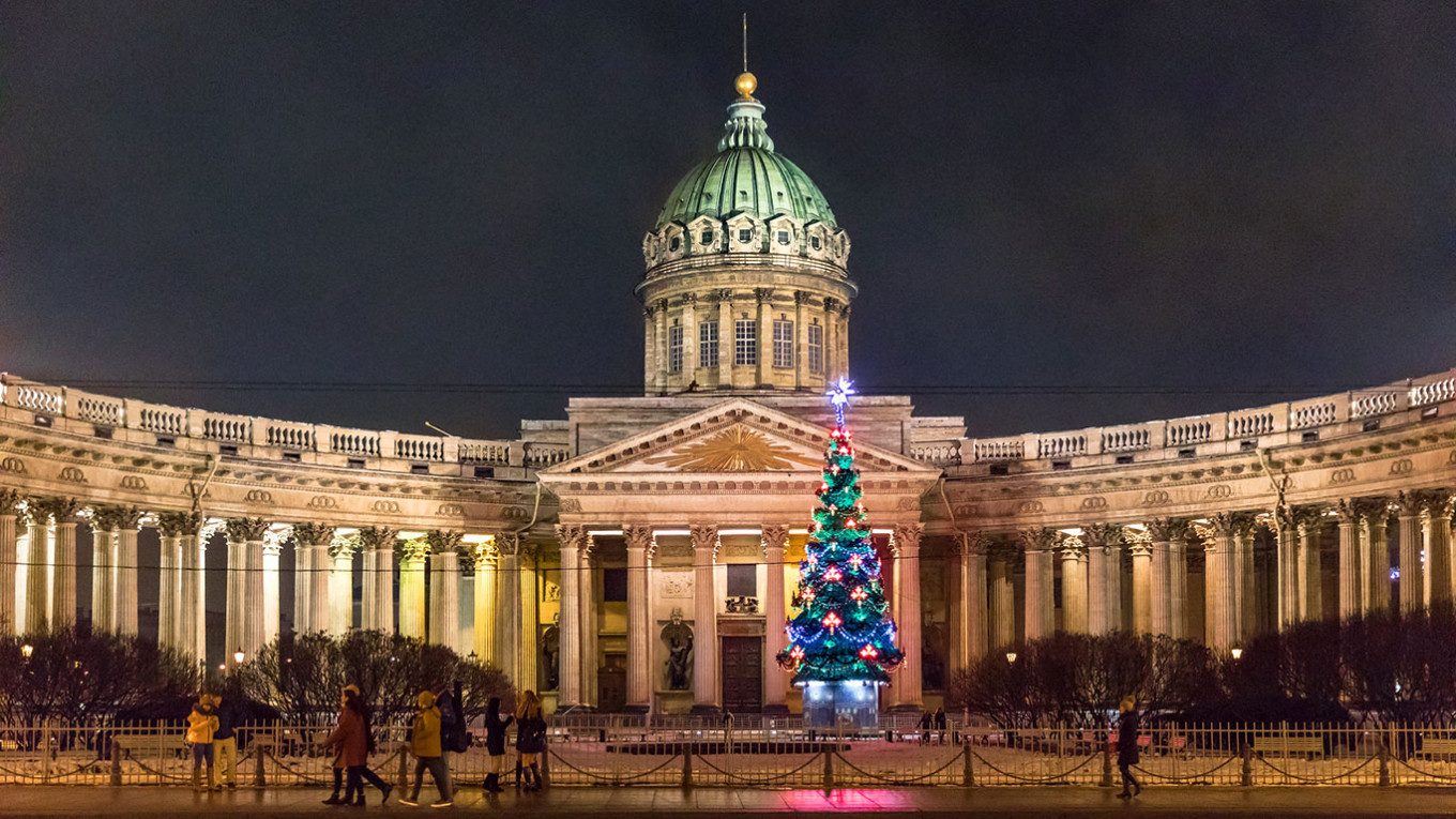 Rayakan musim dengan liburan musim dingin di St.  Petersburg