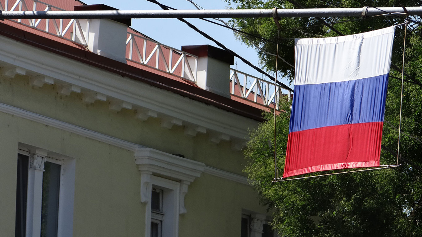 
					Russian flag on a street in Tiraspol.					 					Adam Jones (CC BY-SA 2.0)				