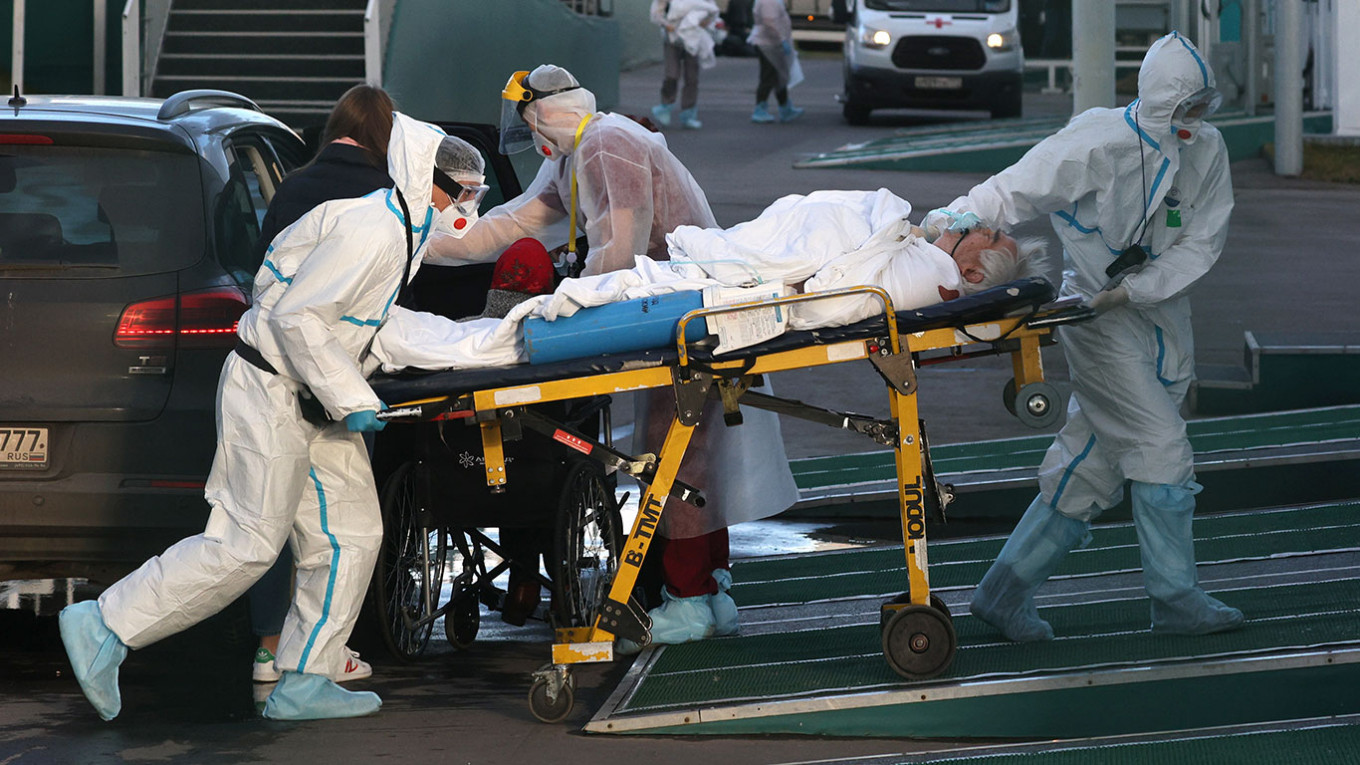 Russia's Covid Deaths Hit New Record High Ahead of Nationwide Restrictions - The Moscow Times