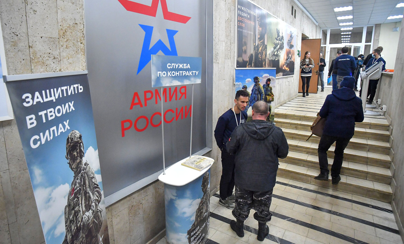 
					Military recruitment center on Yablochkova Street in Moscow.					 					Sergei Kiselev / Moskva News Agency				