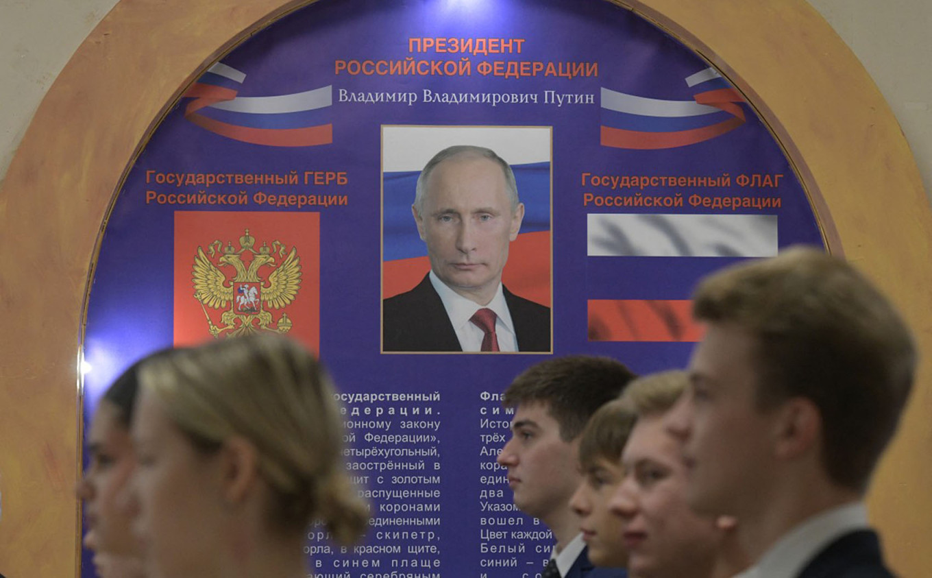
					High school students sing the Russian national anthem at a polling station in the occupied Donetsk region of eastern Ukraine.					 					AFP				